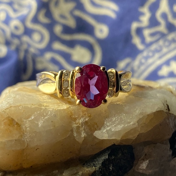 14k Yellow Gold Diamond and Alexandrite Ring - Picture 2 of 16